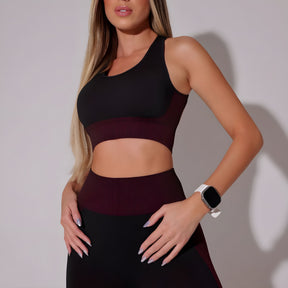 Conjunto Top e Calça Legging Fitness Preto com Detalhe em Vinho - Vista Lateral