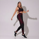  Conjunto Top e Calça Legging Fitness Preto com Detalhe em Vinho - Vista Frontal