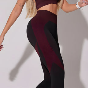 Calça Legging Fitness Piquet Preto com Detalhes em Vinho - Vista Frontal